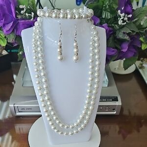 Natural 6-7 White Akoya Fresswater Cultured Pearl Set